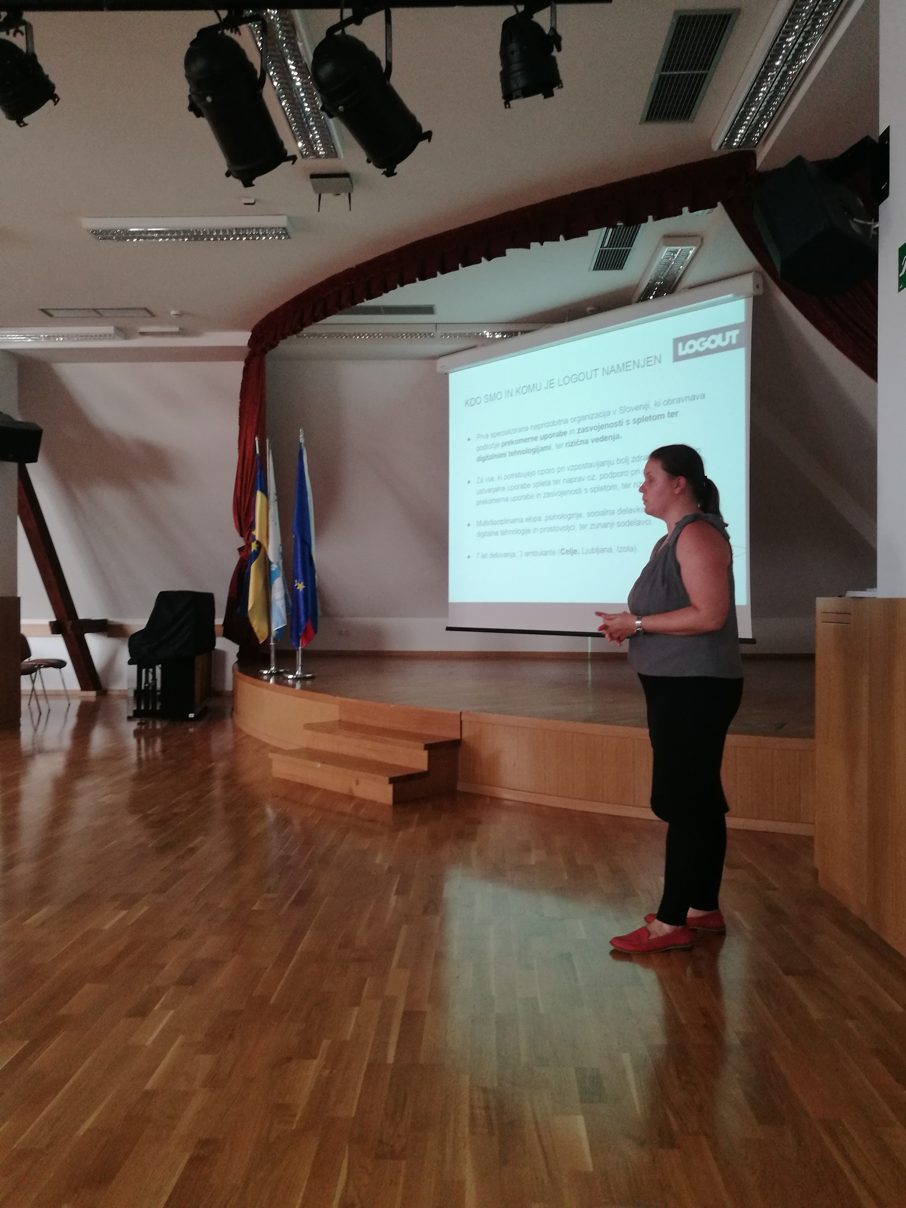 Psihologinja Franja Gros je predstavila ambulanto Logout v Celju, ki je začela delovati aprila letos (Center pomoči pri prekomerni rabi spleta in digitalnih tehnologij). Psihologinja Franja Gros je predstavila ambulanto Logout v Celju, ki je začela delovati aprila letos (Center pomoči pri prekomerni rabi spleta in digitalnih tehnologij).