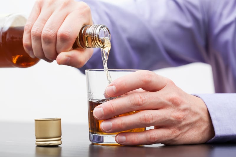 Publikacija Alkoholna politika v Sloveniji: Priložnosti za zmanjševanje škode in stroškov