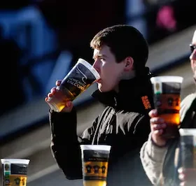 Ponudba in prodaja alkoholnih pijač na športnih prireditvah je korak nazaj