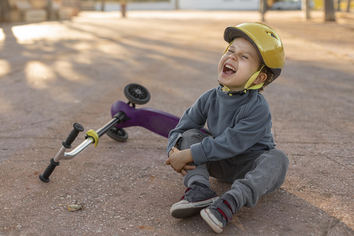 little-boy-outdoors-hurt-from-feel-scooter