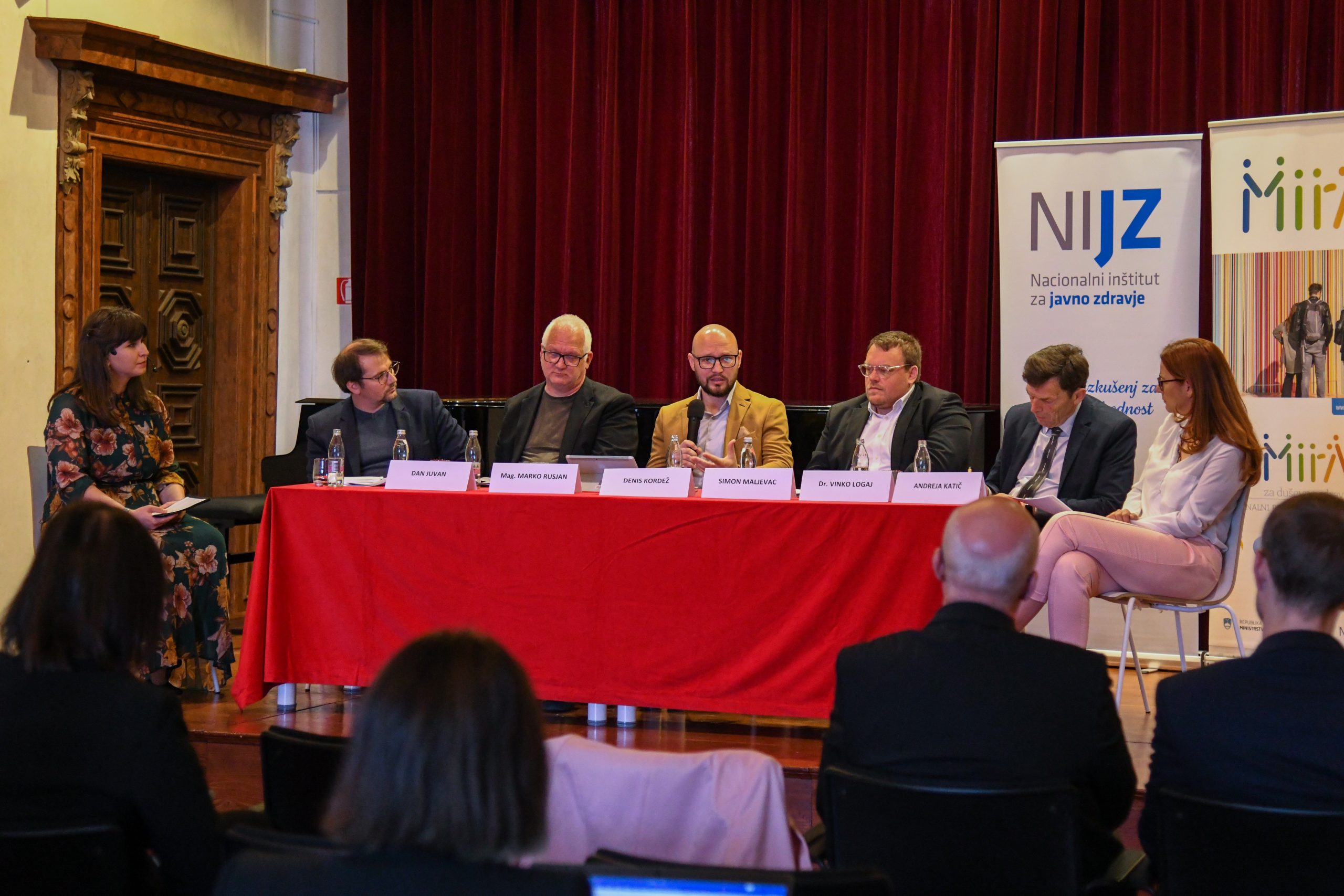 Ministri in državni sekretarji na okrogli mizi o vrednotah in duševnem zdravju